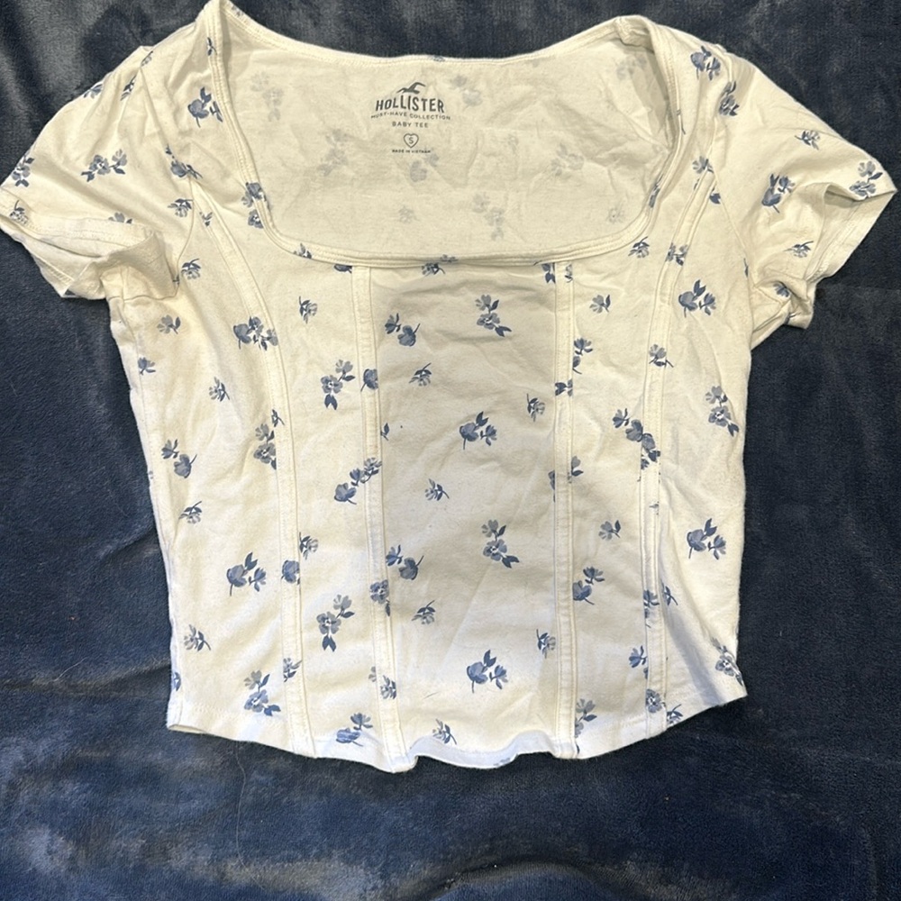 Hollister size small baby tee EUC